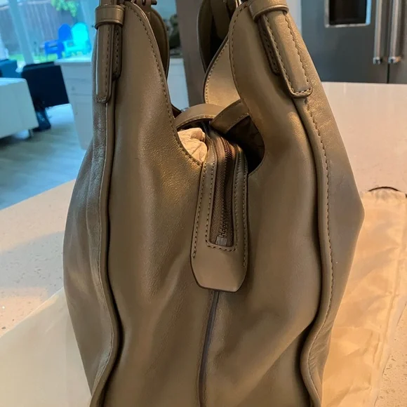 Coach Edie bag with 3 turn lock adjustable closures - Picture 3 of 14